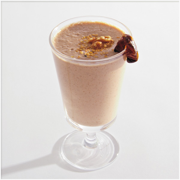 Шейк из бананов, орехового молока и фиников Шейк из бананов, орехового молока и фиников